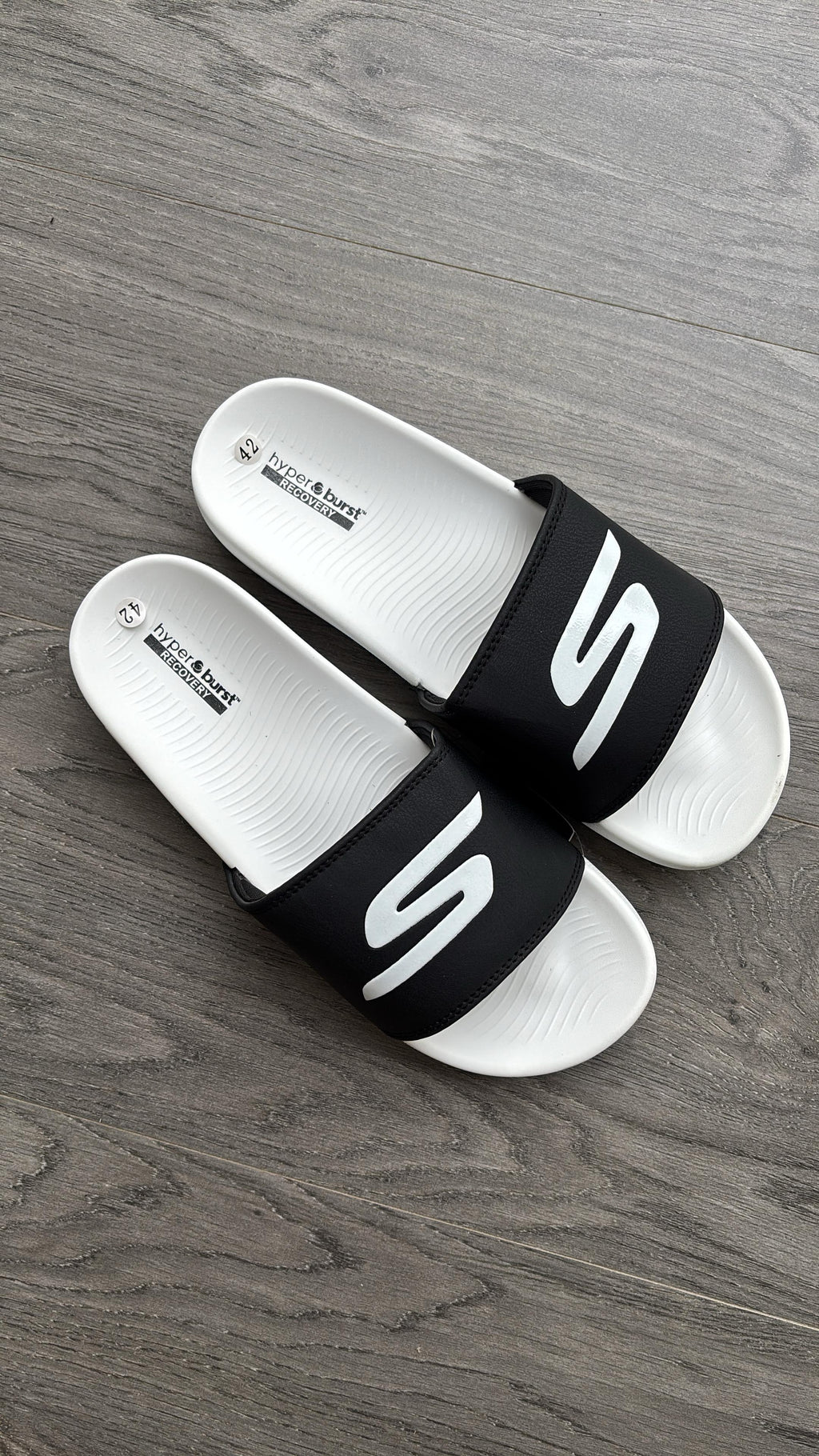 Skechers Sliders – Comfort Meets Casual Style