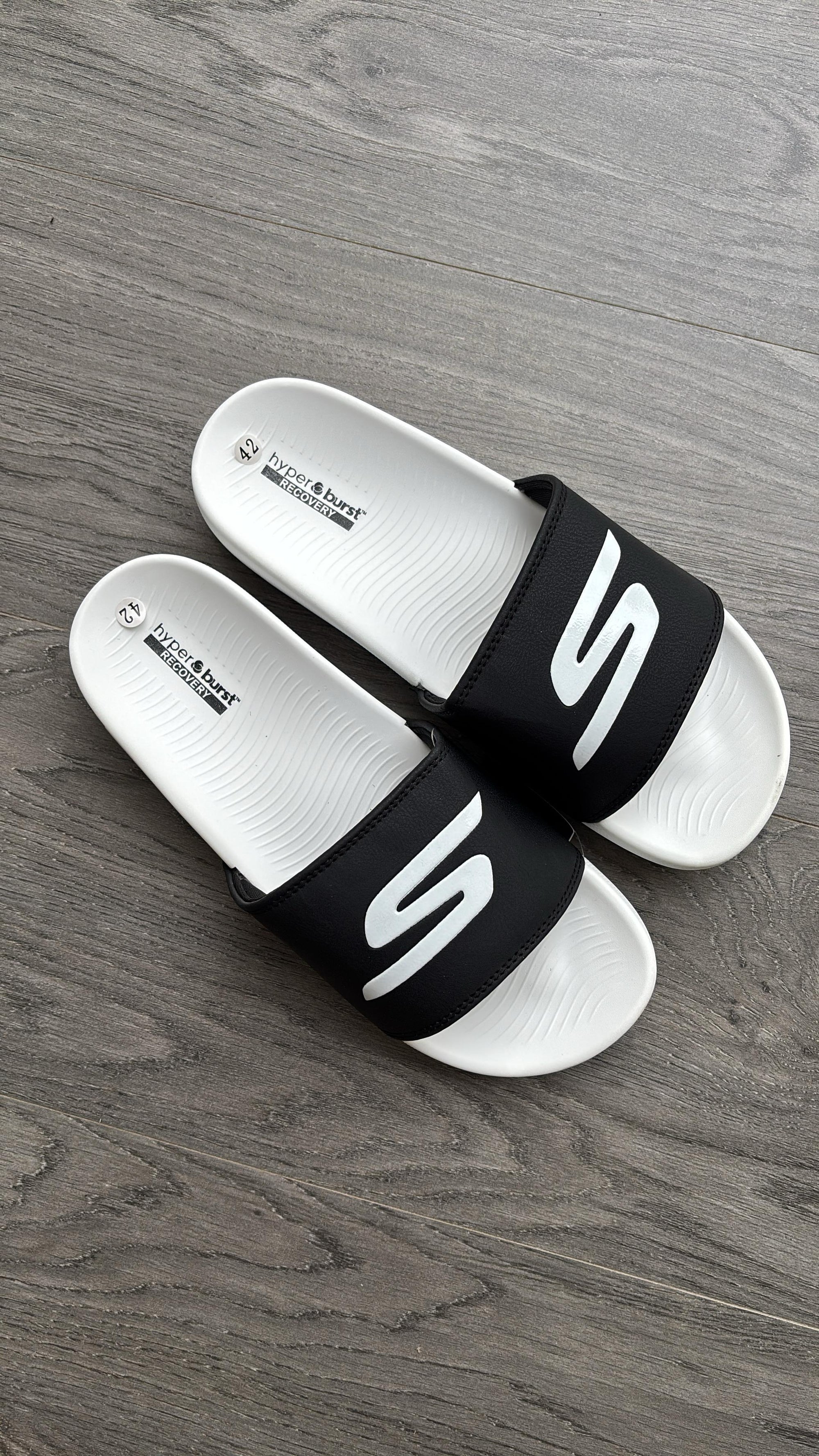 Skechers Sliders – Comfort Meets Casual Style