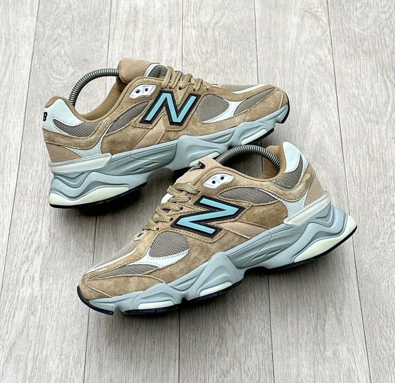 New Balance 9060  – Beige